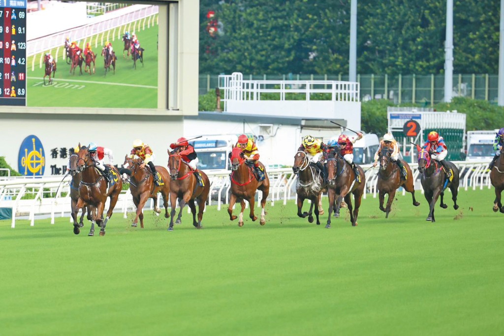 香港賽馬會今年丁財兩旺，並與僱員享成果，日前公布加薪及年終獎金的平均數額，至於員工實際加幅，要待月底才揭盅。