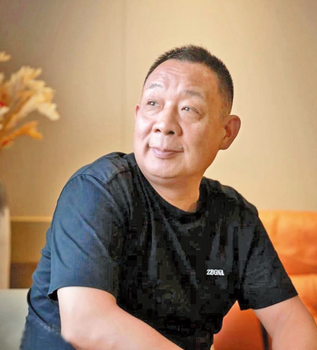 于東來在內地是零售界神話，被形容是「零售怪俠」。