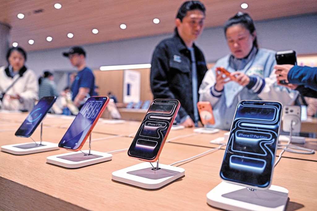 OpenAI向下一代AI裝置埋手，企圖掌握AI流量的終端控制權，擺脫寄生在蘋果iPhone等生態圈的限制。