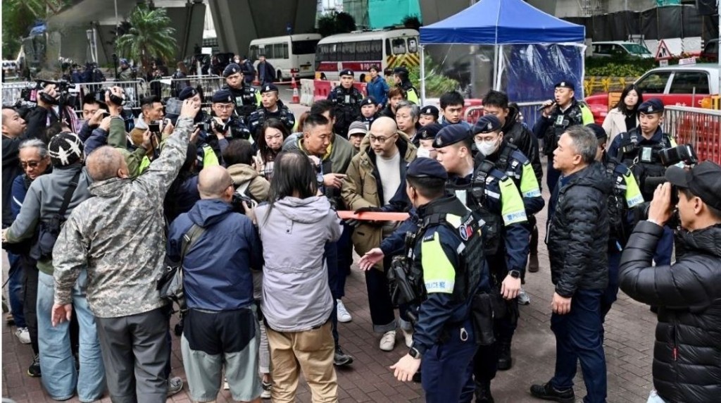 海難家屬不滿裁決內容，更拍枱拉隊離席