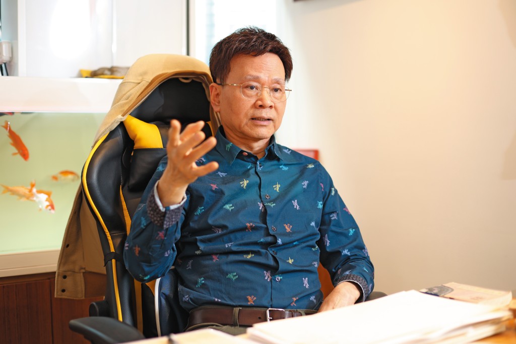 周漢明年初亦批算今年農曆三月的股市,只會短暫上升。 周漢明年初亦批算今年農曆三月的股市,只會短暫上升。