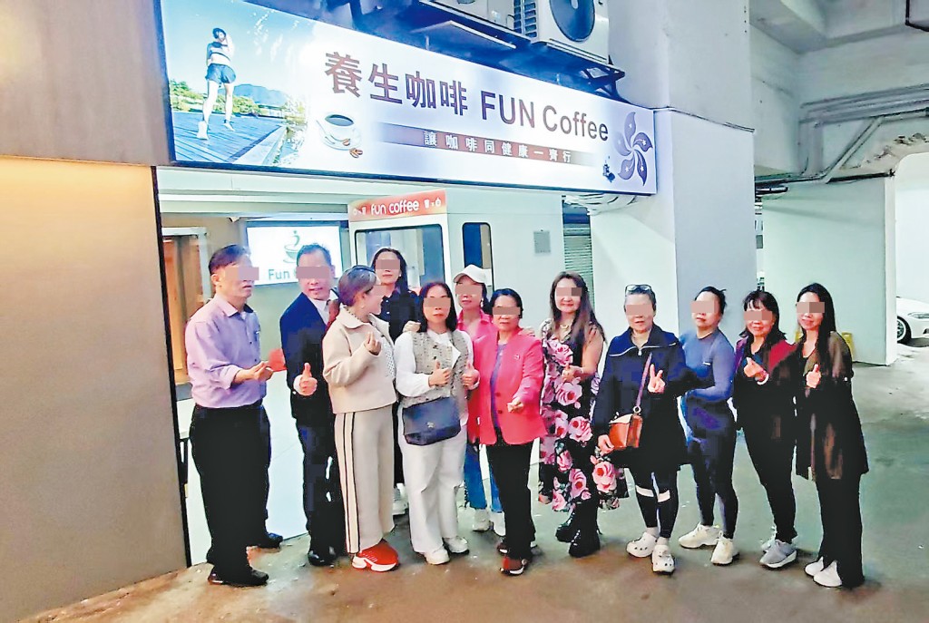 葵涌Fun Coffee實體咖啡店開業初期,大批公司成員前往撐場。 葵涌Fun Coffee實體咖啡店開業初期,大批公司成員前往撐場。