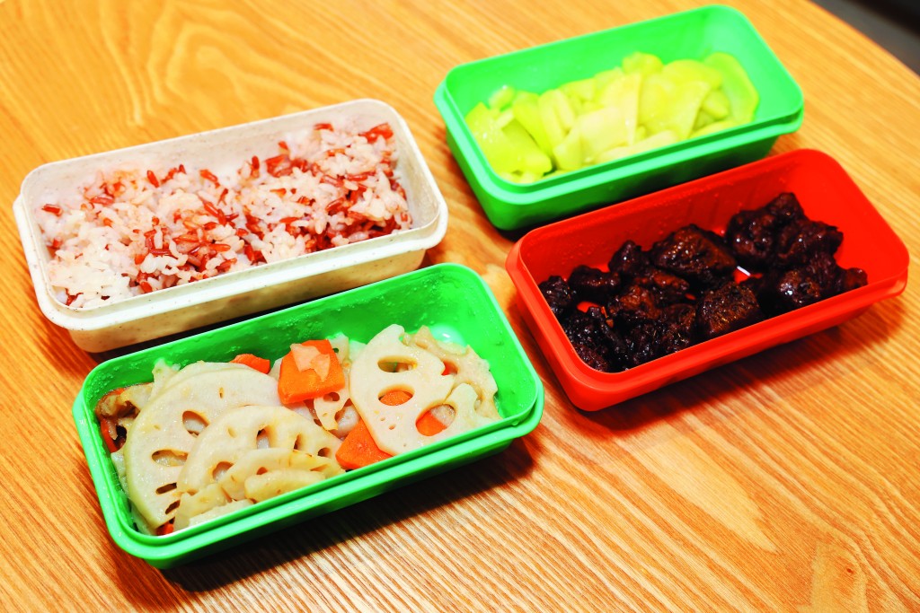 WeBite的團餐主打健康中餐，為客人計算好每個飯盒的營養價值及卡路里。