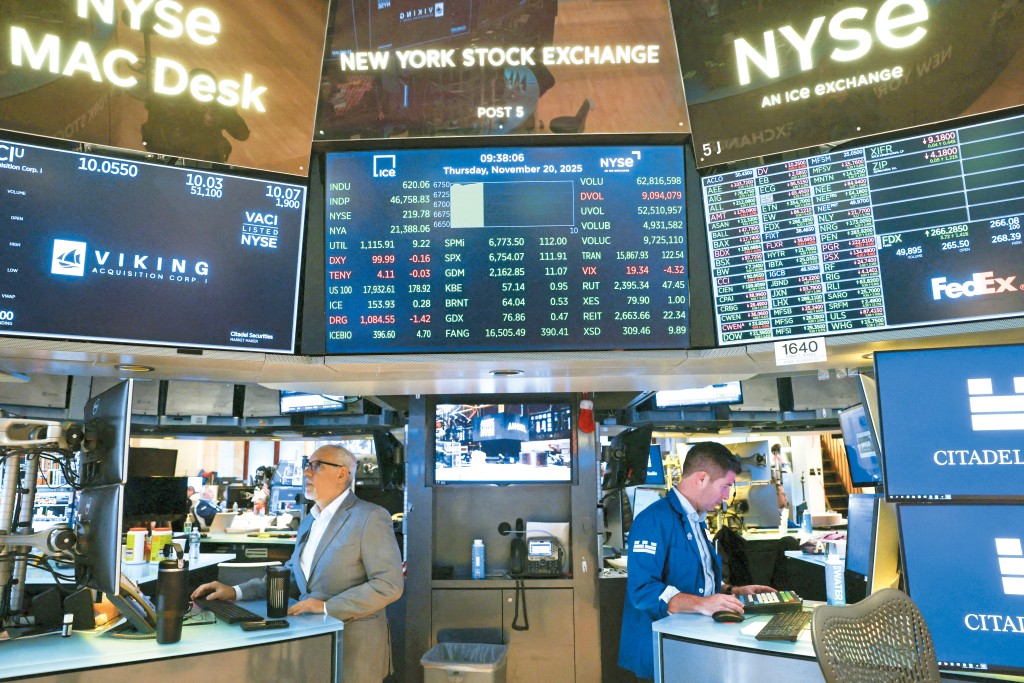 隨着這輪AI突破及TPU外銷成新增長雙引擎，聰明錢已押注谷歌成為明年的新「股王」。