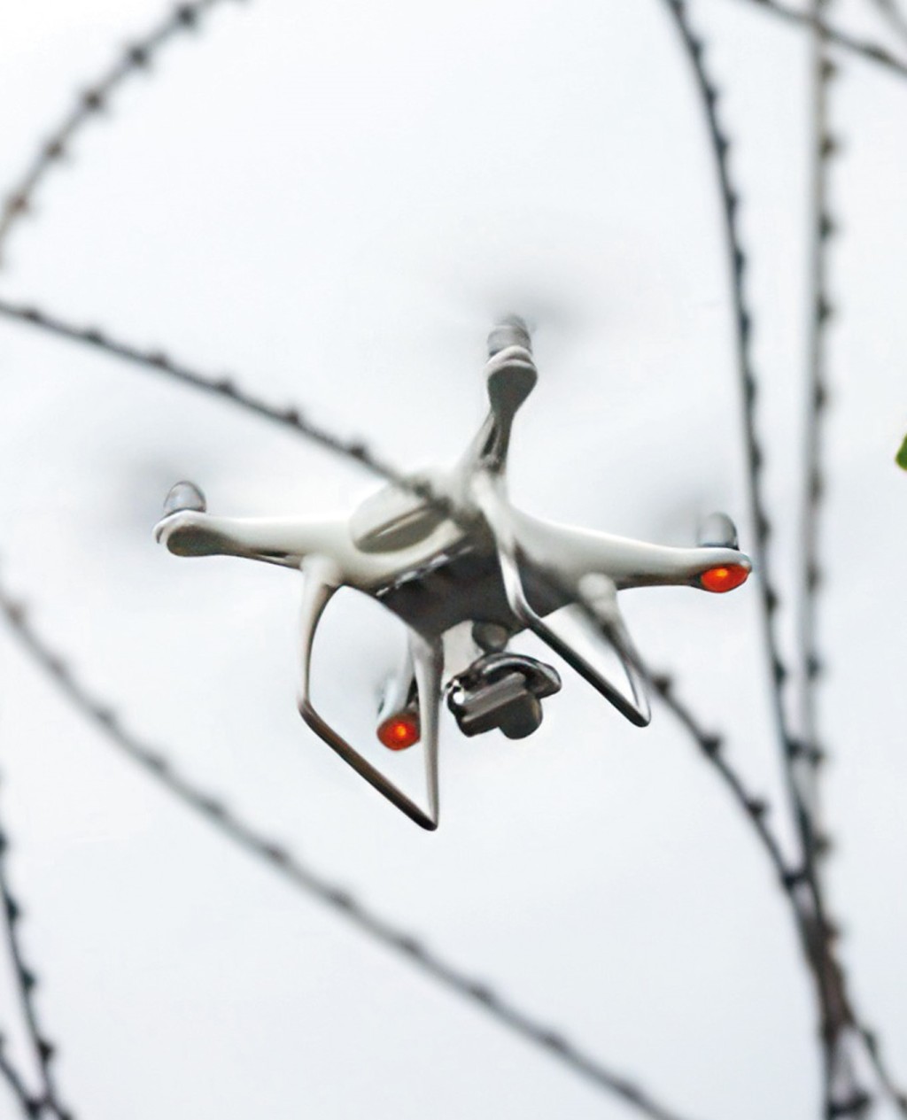 英國有犯罪集團以無人機將毒品和武器等違禁品偷運到監獄，情況越趨嚴重。