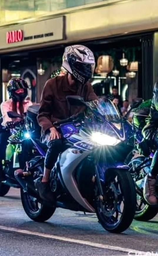 死者生前參加車聚的照片，相中並非涉事電單車。