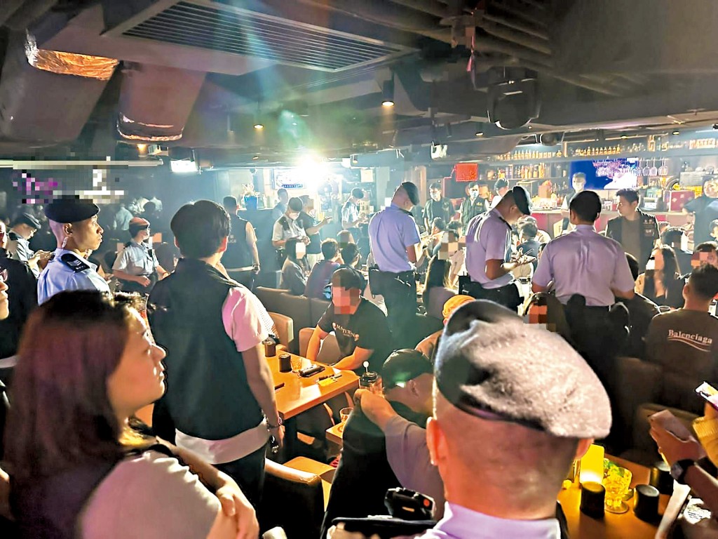 警方不時巡查持牌酒吧及桌球館，遏止違法行