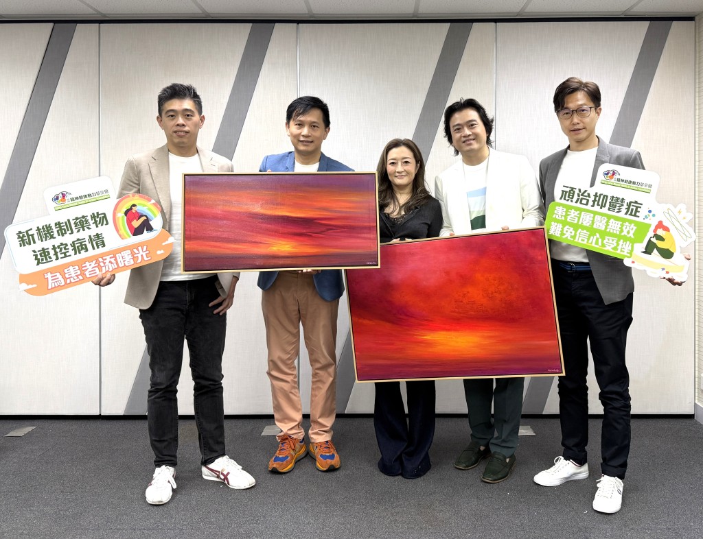 （左）精神科專科鄭柏榮醫生、精神科專科傅子健醫生、洪小姐、精神科專科李靖國醫生、精神科專科曹國柱醫生