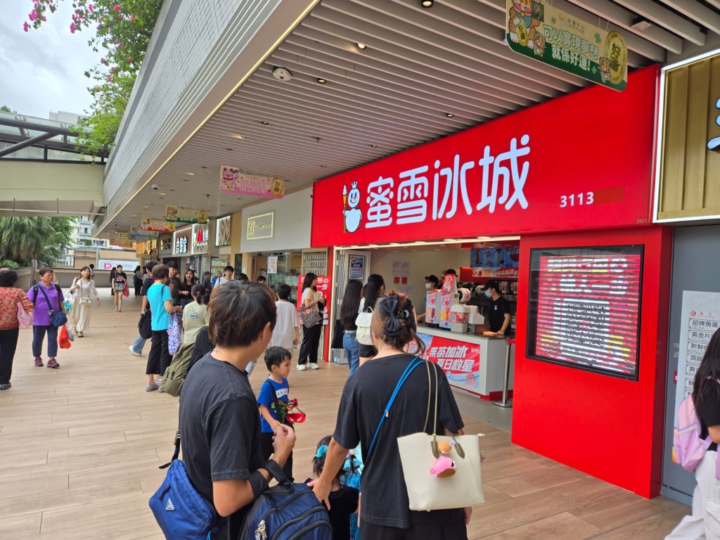 經濟不景氣,消費者傾向購買價格實惠但能帶來滿足感的物品。 經濟不景氣,消費者傾向購買價格實惠但能帶來滿足感的物品。