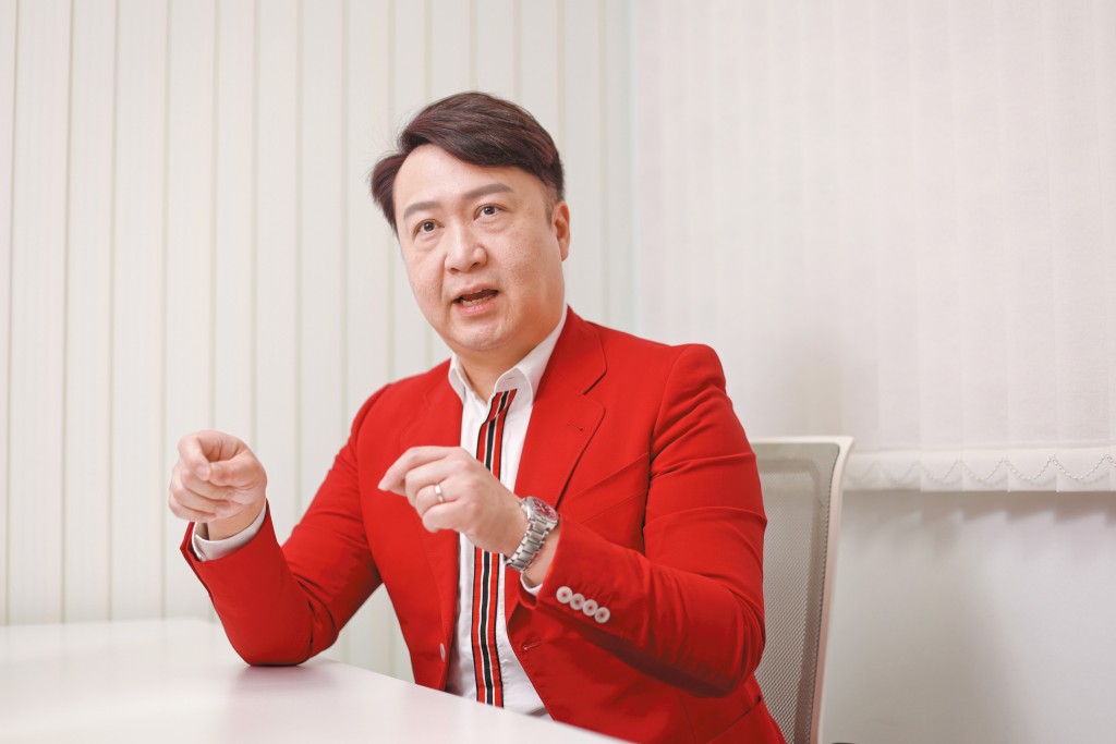 黃德几認為投資者應以ETF投資太空科技， 分散風險。