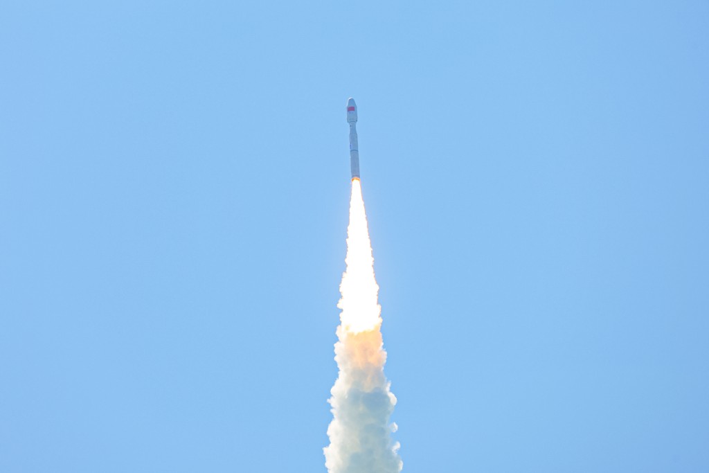 「香港青年科創號」衛星由捷龍三號運載火箭在山東海陽發射基地成功發射。