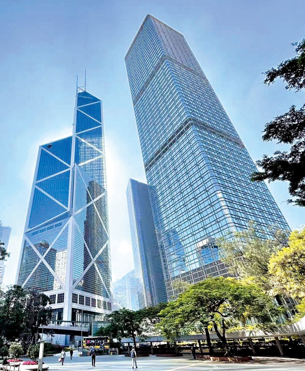 中銀香港股價過去一年已升了近八成，雖然股息率吸引，但股價回調空間較大。