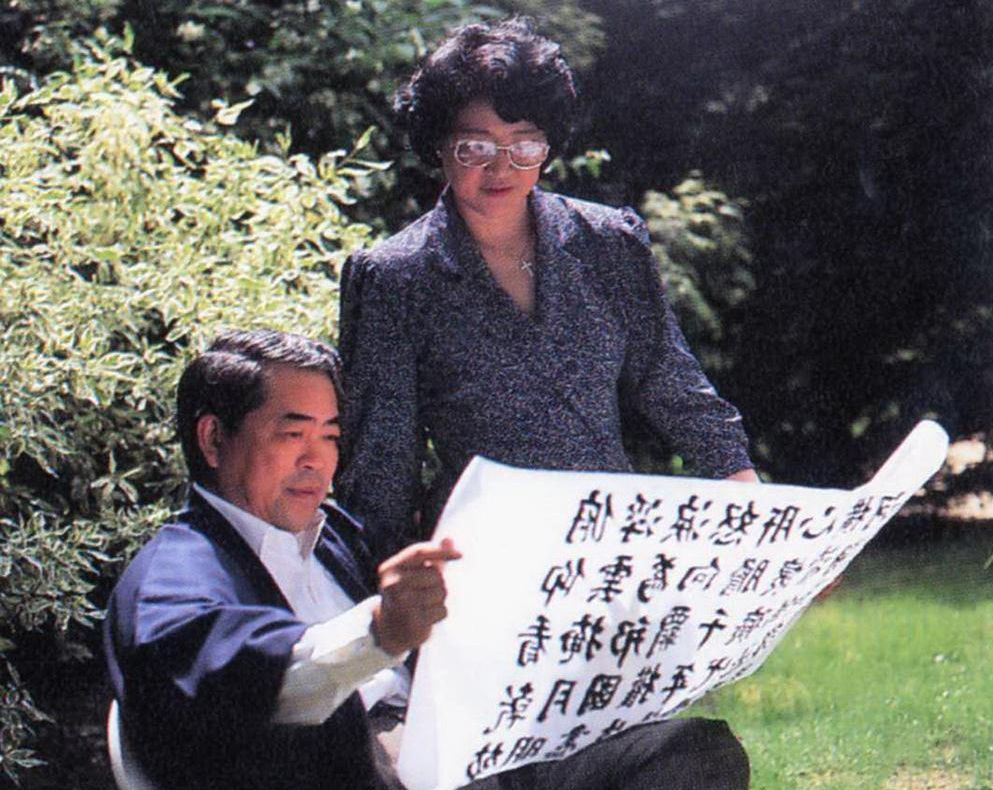 范曾第三任妻子張桂雲於九三年帶着兩個兒子嫁入范家。