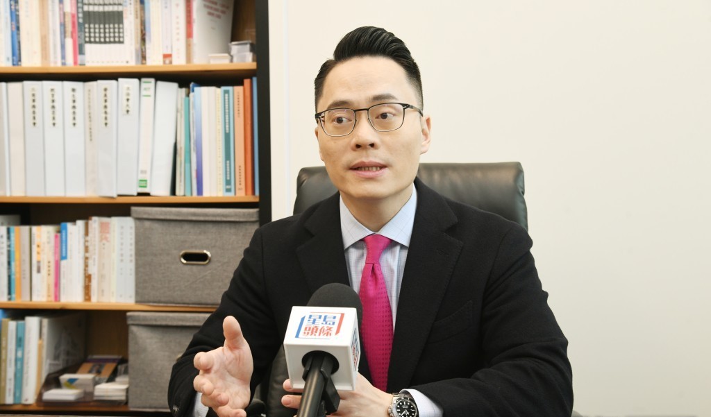 香港餐旅業協會主席梁熙表示,高檔餐廳目前依然傾向選擇法國或匈牙利鵝肝,中價餐廳則已開始考慮更便宜的內地鵝肝。 香港餐旅業協會主席梁熙表示,高檔餐廳目前依然傾向選擇法國或匈牙利鵝肝,中價餐廳則已開始考慮更便宜的內地鵝肝。