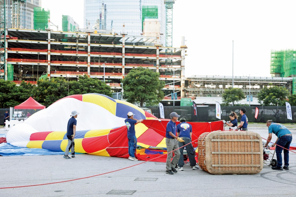 宣稱籌備八年的全港首個熱氣球節，開幕以來波折重重，最後一天亦受風暴影響，草草落幕。