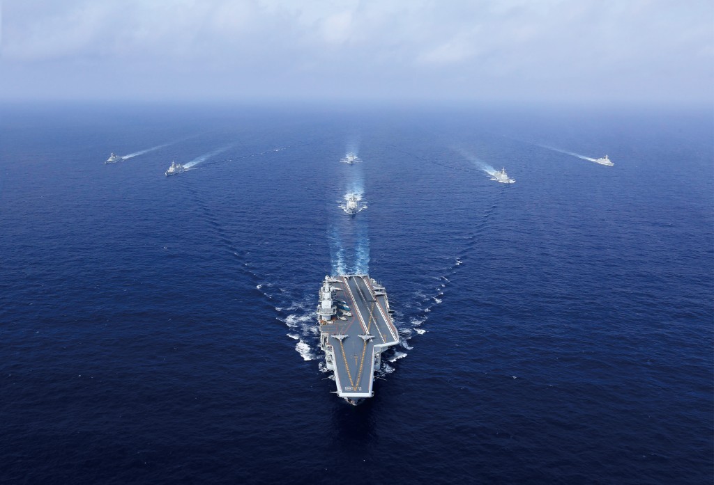 中國第一艘航空母艦遼寧號組成的航母群,為國家戍守海疆。 中國第一艘航空母艦遼寧號組成的航母群,為國家戍守海疆。