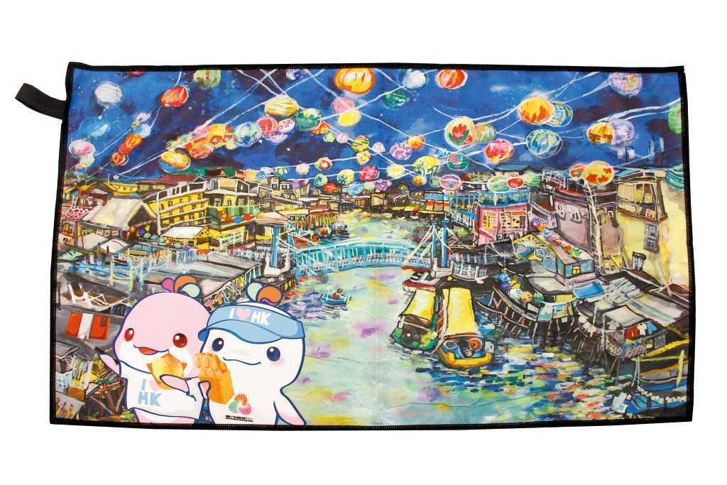 「重塑」運動巾採用再生塑料製成,以水鄉大澳為設計靈感。 「重塑」運動巾採用再生塑料製成,以水鄉大澳為設計靈感。