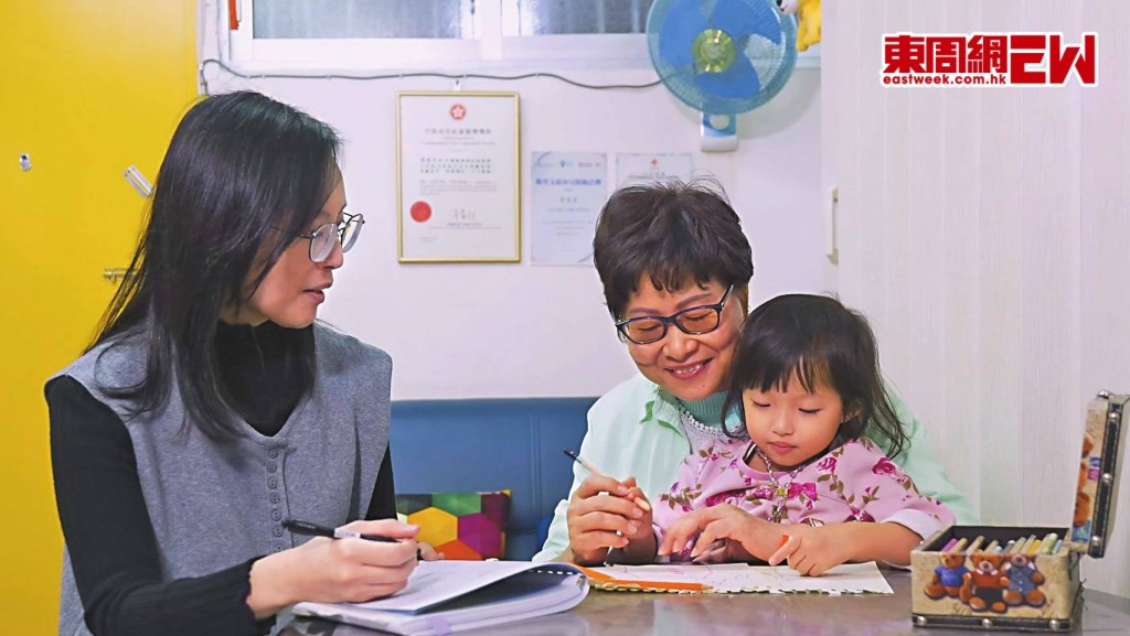「鄰里支援幼兒照顧計劃」，提供朝七晚十一的彈性家居照顧服務。