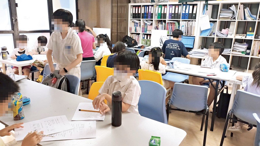 到「翹英」在康安街的中心上課的學生人數時多時少，並不穩定。