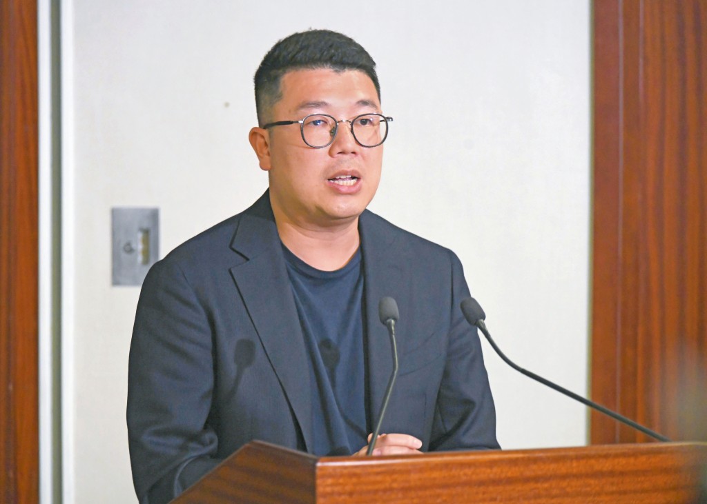 新界北立法會議員劉國勳一直協助錦綉花園居民處理五億元漏水問題。