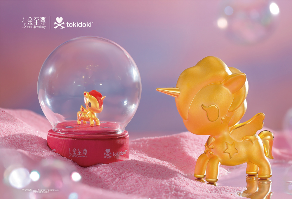 tokidoki系列推出一連串專屬飾品,同時亦以其可愛造型及角色以盲盒禮品方式引起關注,大大提升趣味性及品牌辨識度。 tokidoki系列推出一連串專屬飾品,同時亦以其可愛造型及角色以盲盒禮品方式引起關注,大大提升趣味性及品牌辨識度。