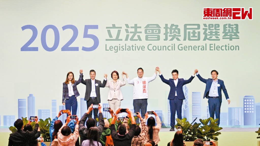 李慧琼（左三）在九龍中選區取得的票數，大幅拋離其他參選人。