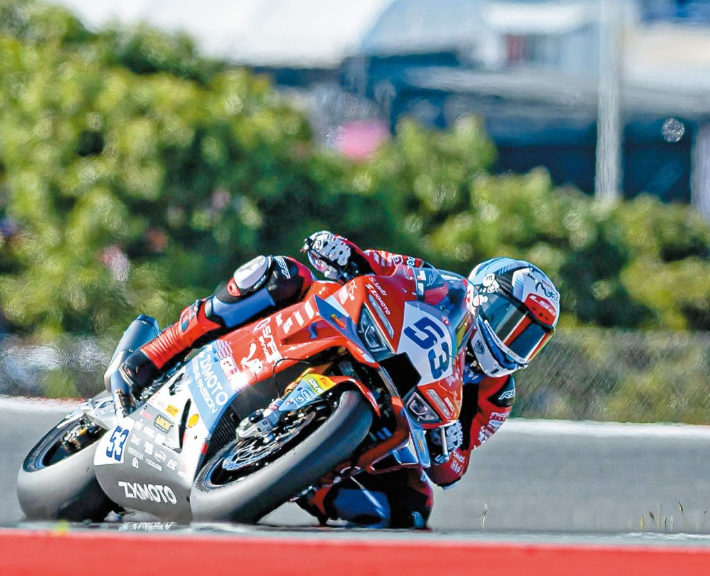 張雪機車配上法國老將車手迪比斯，發揮出色勇奪冠軍。