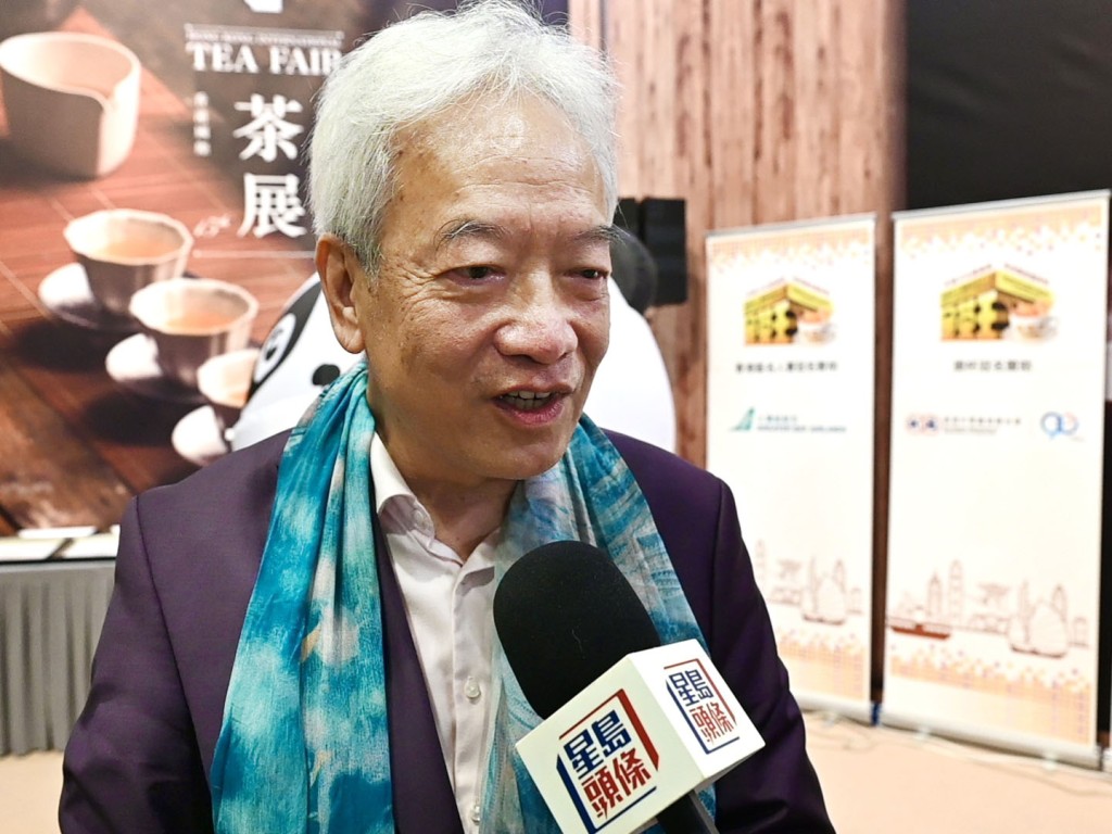 香港餐飲聯業協會會長黃家和指,因周邊國家有負面或地震傳聞,相信內地客更傾向來港。 香港餐飲聯業協會會長黃家和指,因周邊國家有負面或地震傳聞,相信內地客更傾向來港。