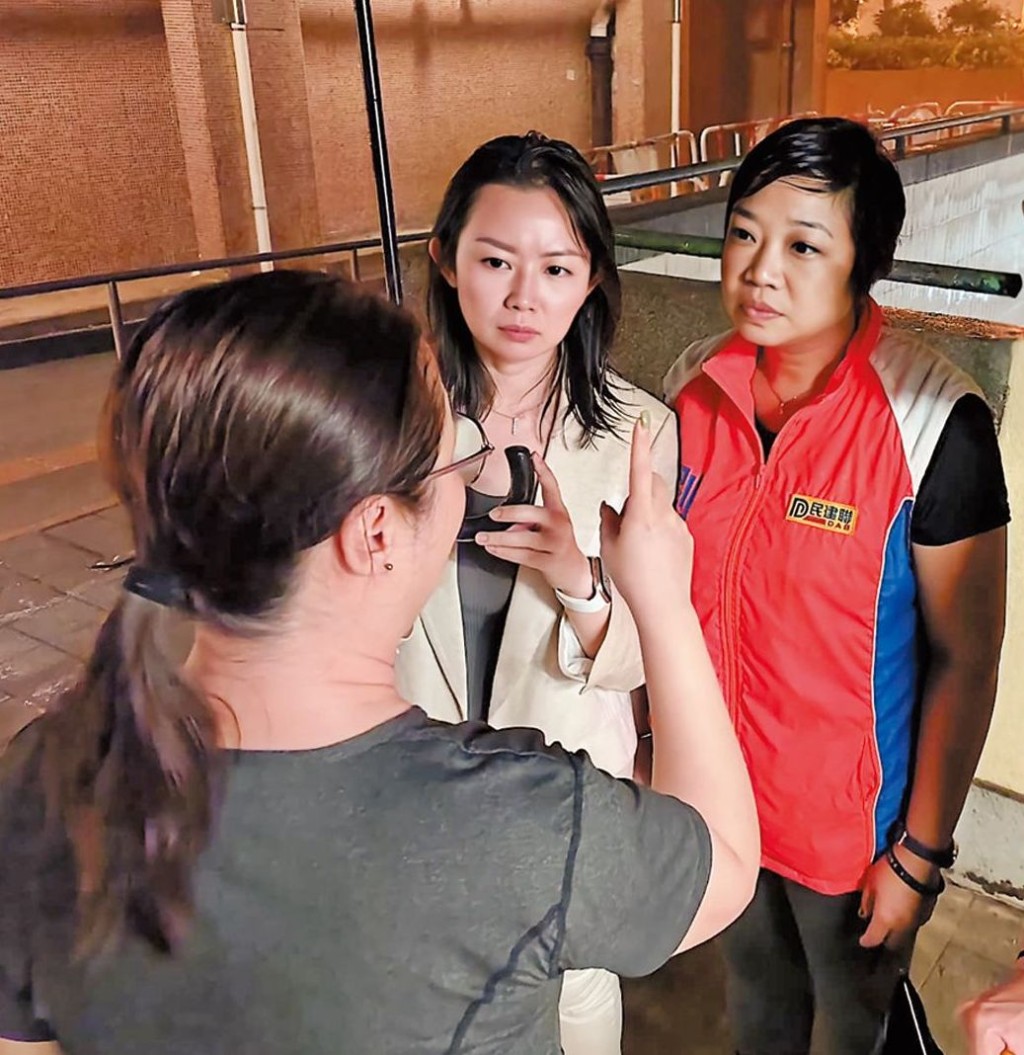 植潔鈴於二○二三年黑雨時間，到環翠停車場視察水浸情況。