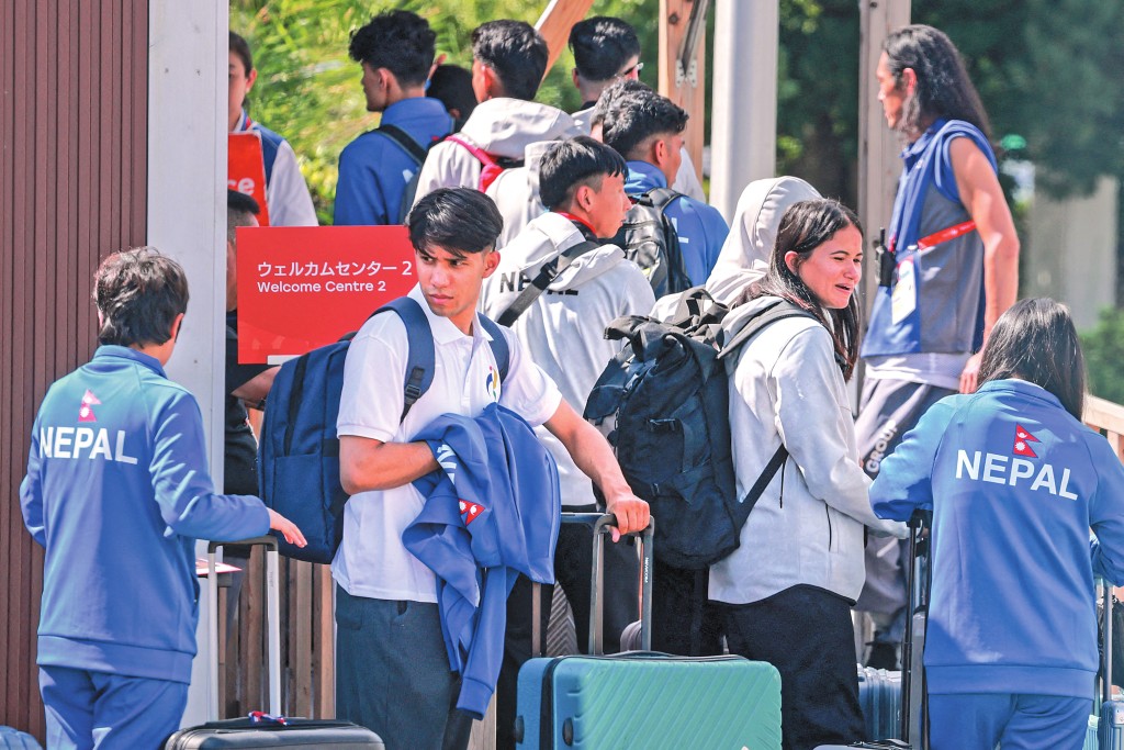 愛知縣知事大村秀章指比賽人數比預期大增，曾威脅參賽國家自行解決住宿問題。
