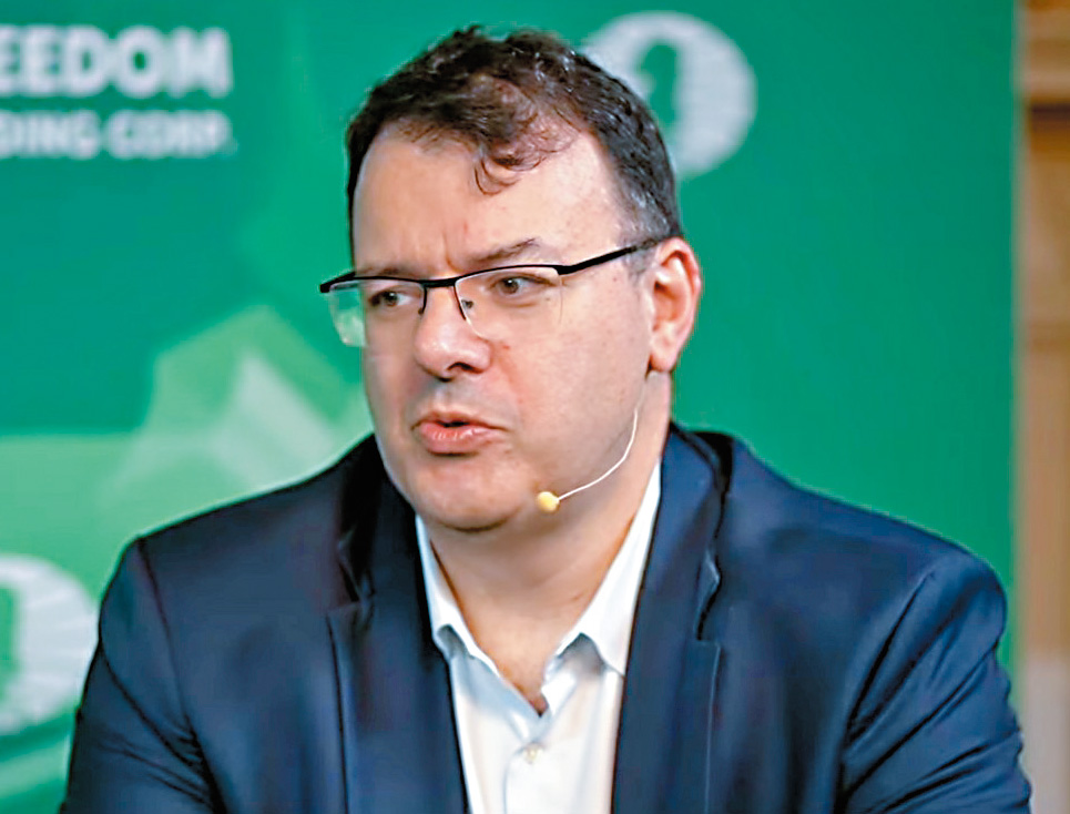 世界國際象棋聯會行政總裁 Emil Sutovsky表示,正「審視」克拉姆尼克的行為。 世界國際象棋聯會行政總裁 Emil Sutovsky表示,正「審視」克拉姆尼克的行為。