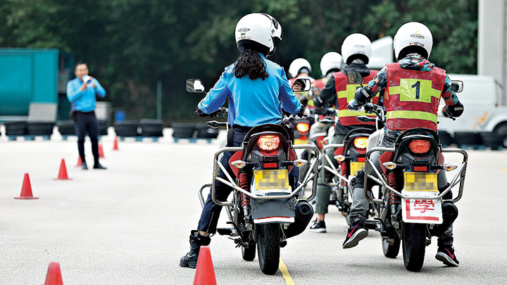 香港駕駛學院旗下四間學院，包攬承辦電單車強制試，前年相關收入逾六千萬元。