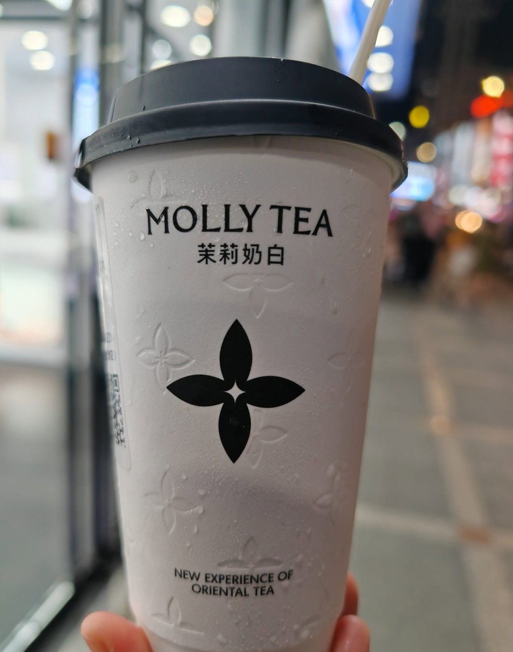 茉莉奶白輸掉與LV就使用四瓣花標誌的商標官司，被判賠償一千○三十萬元人民幣。