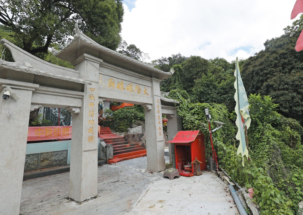 大徳寺 宙宝宗宇(松月老人) / 慈雲飲光(慈雲尊者) 刻字 丸板額 847 宙宝宗宇賛 大徳寺 明堂画 人間萬事塞翁馬 | 古美術瀬戸