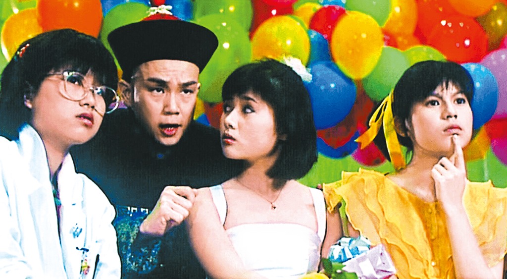 84年演出《開心鬼》，是黃百鳴從幕後轉到幕前的轉捩點，大人細路都會記得他扮演的「朱錦春」。