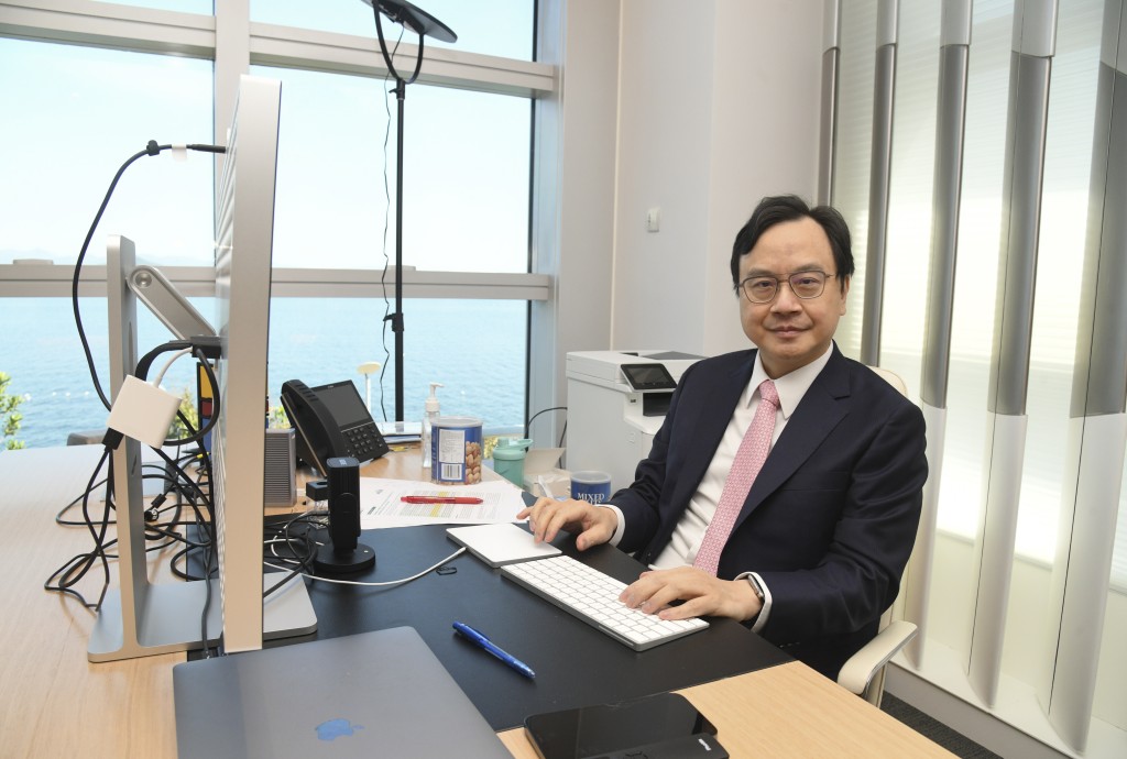 盧煜明回應本報查詢表示,對消息「不予置評」 盧煜明回應本報查詢表示,對消息「不予置評」