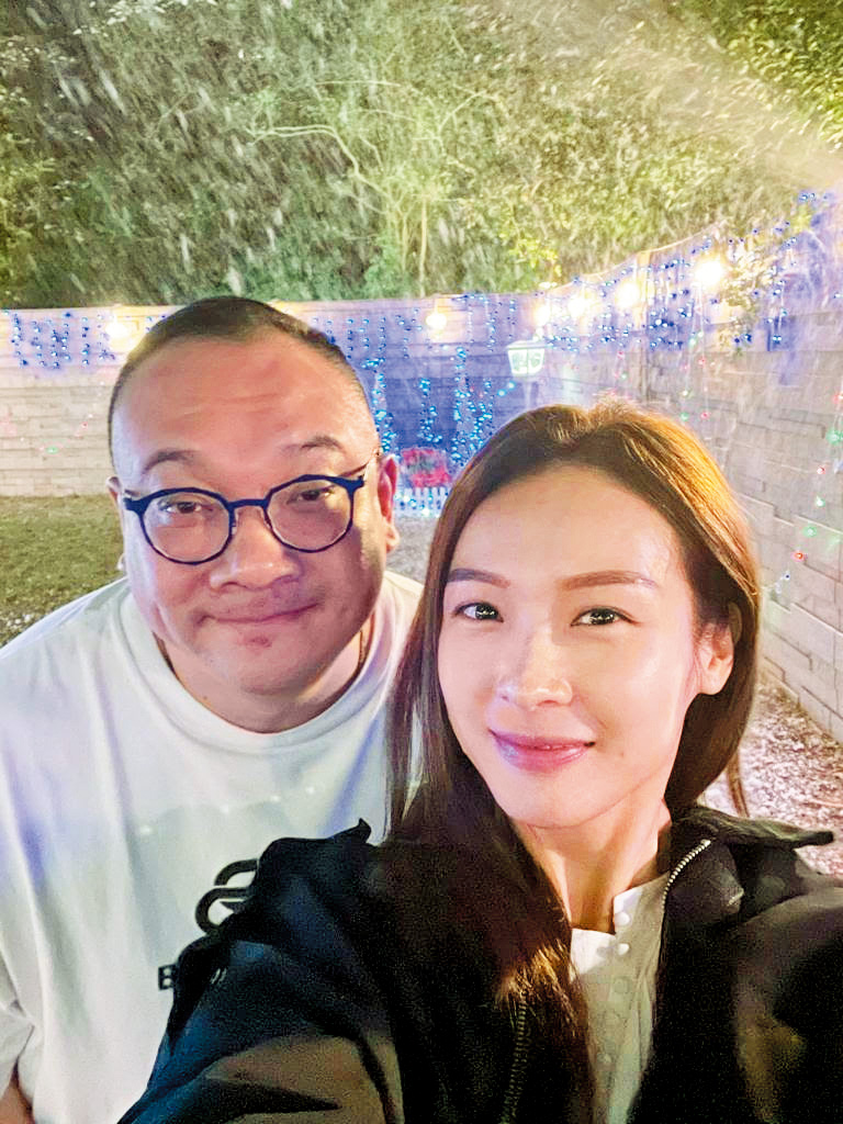 二○二一年底陳恩德被指與藝人李佳芯秘戀一年，引起全城關注。