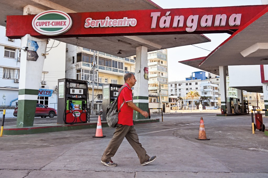 古巴已連續三個月收不到外國石油,油站根本無法營業。 古巴已連續三個月收不到外國石油,油站根本無法營業。