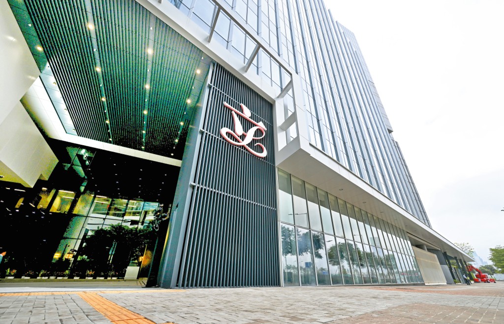 根據《發還開支指引》卸任議員要按「資本項目」把任何價值三千元或以上而可用年限逾一年的設備或家具等物品，交還，或以折舊價優先購回。