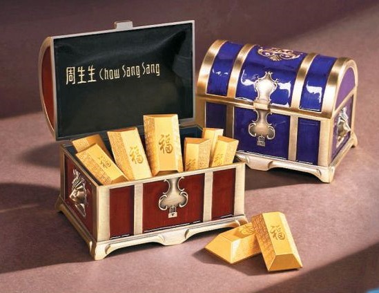 周生生大中華區營運總經理劉克斌透露, 集團運用新技術,設計出一系列黃金「輕身產品」,如今年中推出的九九九點九黃金金磚系列,入場單位為十克。 周生生大中華區營運總經理劉克斌透露, 集團運用新技術,設計出一系列黃金「輕身產品」,如今年中推出的九九九點九黃金金磚系列,入場單位為十克。