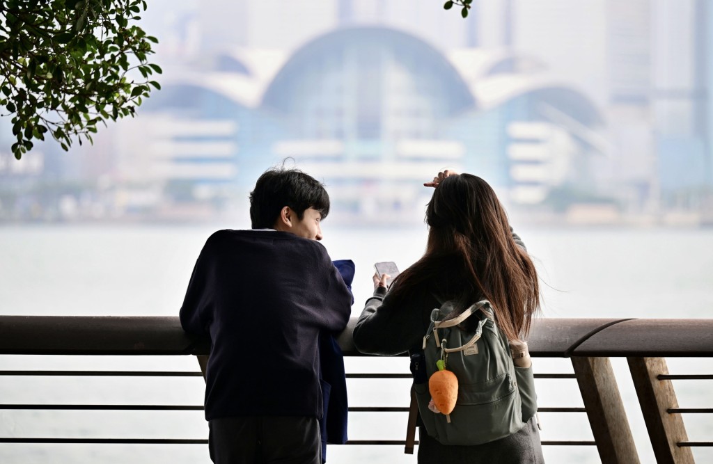 調查顯示，禮物預算方面，36%男士預計花費501至1,000元，54%女士預算則在500元以下。資料圖片