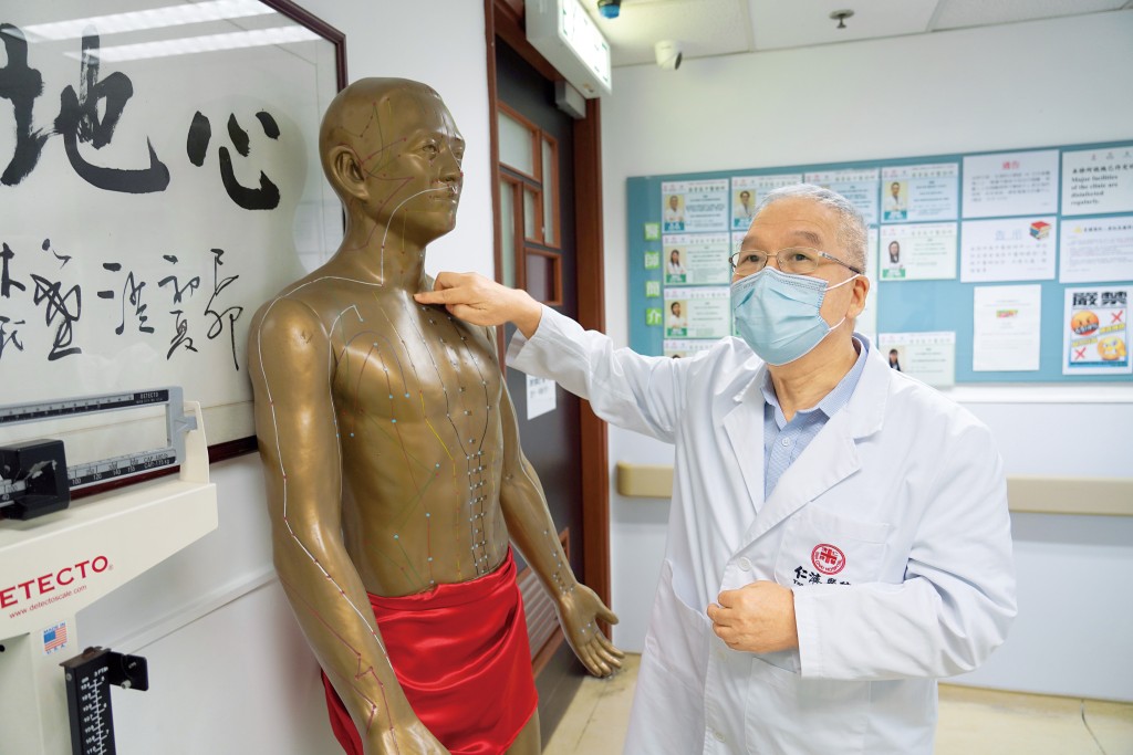 劉濤認為要成為一位好中醫，必須培養敏銳的感應力，能感受到病人之苦。