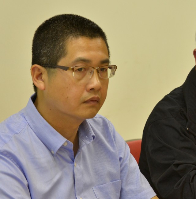李永富指出,員工在停機坪工作,即使是夜晚體感溫度亦可達35至36度。 李永富指出,員工在停機坪工作,即使是夜晚體感溫度亦可達35至36度。