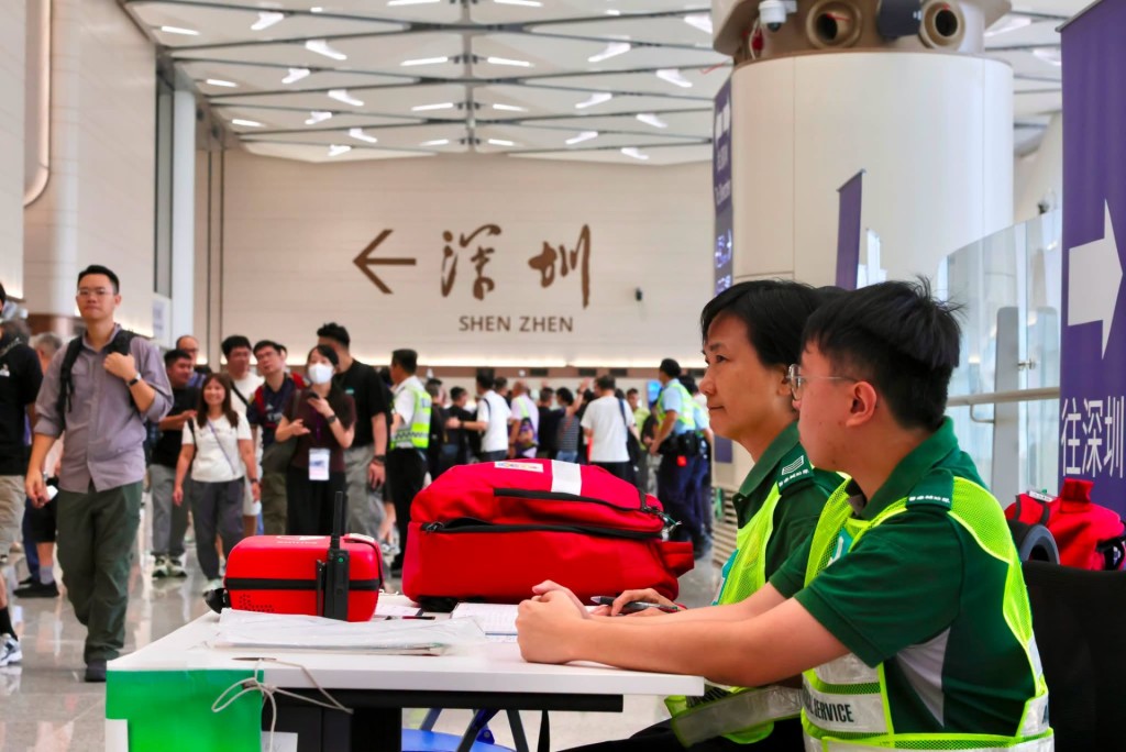 保安局及其他政府部門在皇崗口岸舉行超過5000人參與嘅公共運輸壓力測試。保安局FB  
