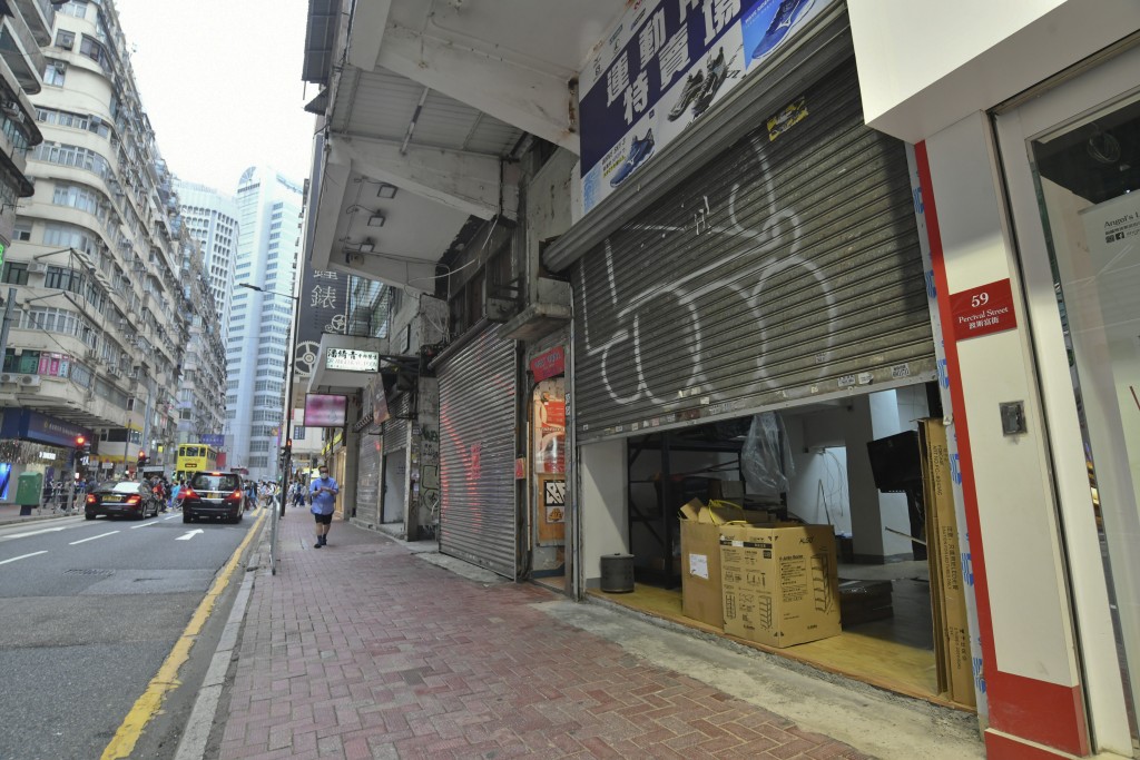 當被問及若中小企貸款的抵押品價值下跌,會否受影響而被Call Loan,余偉文表示若中小企其他營業狀況不變,基本沒有影響。 當被問及若中小企貸款的抵押品價值下跌,會否受影響而被Call Loan,余偉文表示若中小企其他營業狀況不變,基本沒有影響。