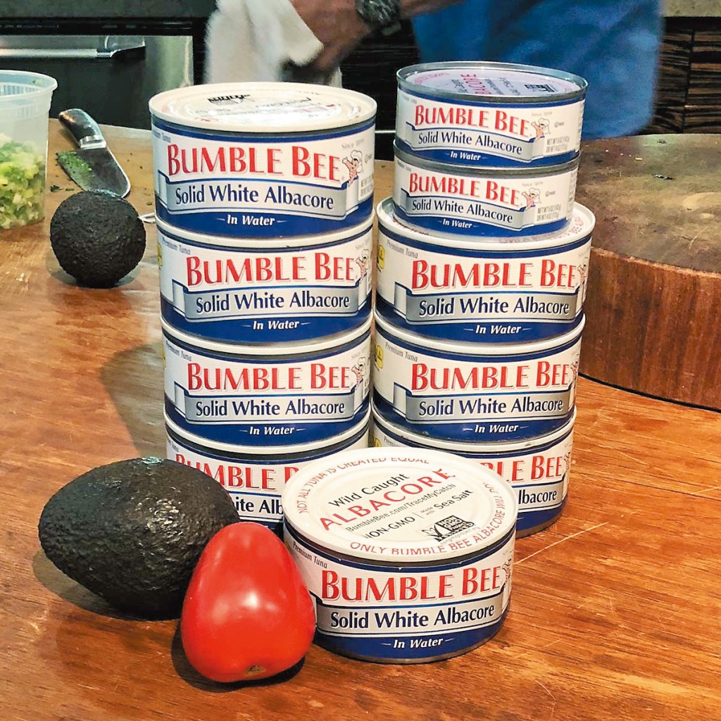 大黃蜂食品在訴狀中透露，關稅使其罐裝金槍魚成本激增，若無退稅，明年後將被逼裁員甚至關閉廠房。