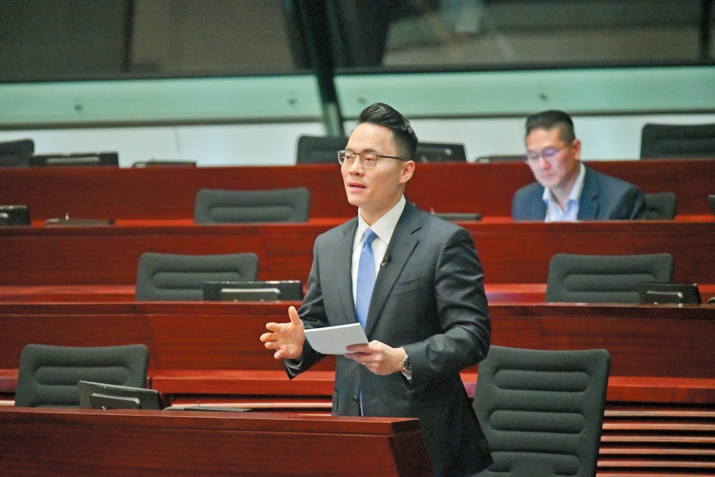 立法會議員梁康熙認為，有關部門應深入了解舉辦演唱會的業內架構，才能清楚查找印錯門票原因，防止市民利益及香港國際都市形象受損。