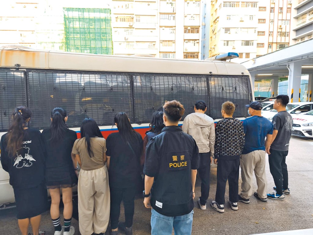警方多次打擊三合會操控場地，包括今年四月搗破由「細B」操控的非法釣魚機賭場，拘捕十一人。
