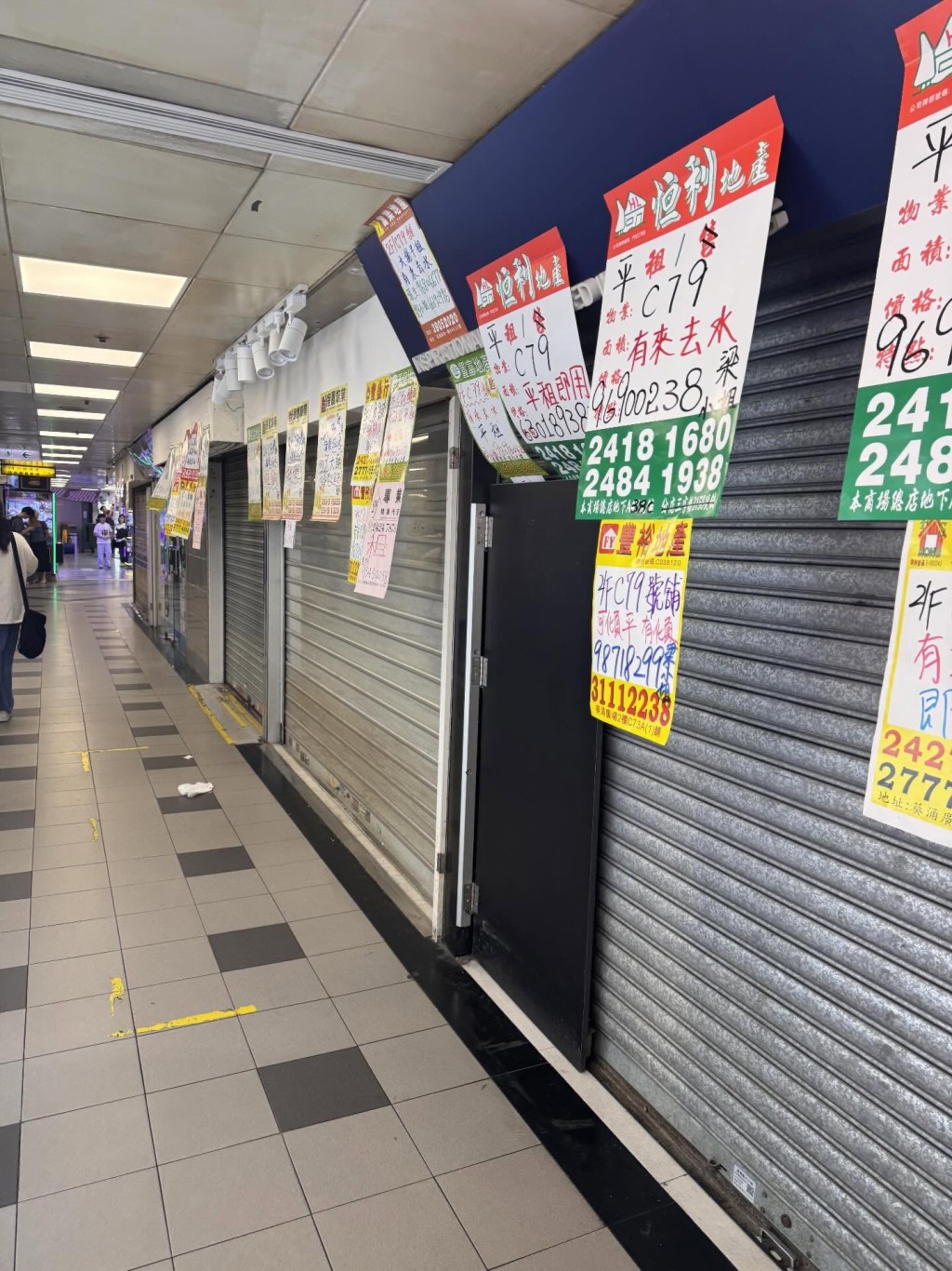 有網民貼出葵涌廣場2樓驚現多間吉舖的相片。 （smilingeyes___@Threads 授權圖片）  