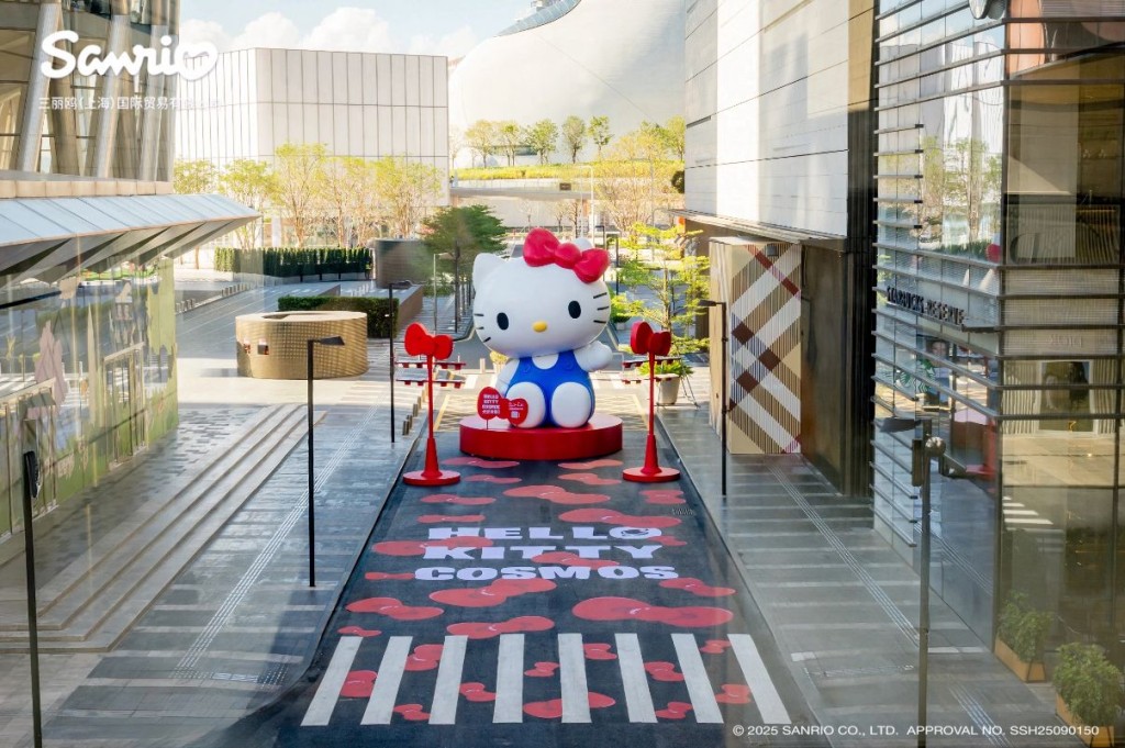 4米的巨型Hello Kitty(圖源:小紅書) 4米的巨型Hello Kitty(圖源:小紅書)